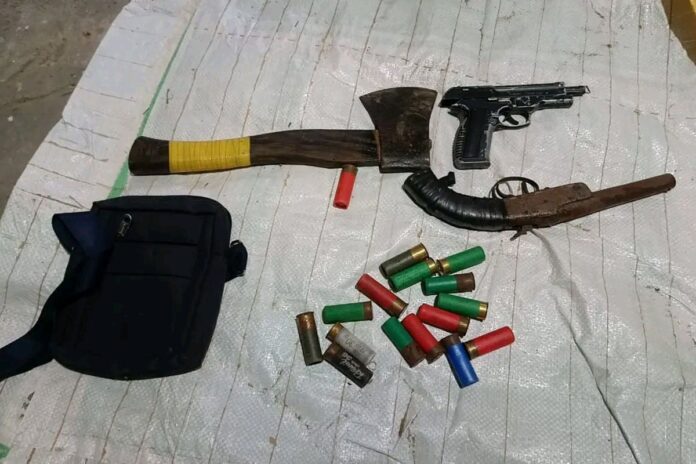 মসজিদের মাইকে ঘোষণা দিয়ে অস্ত্রসহ ‌‘ডাকাত’ আটক