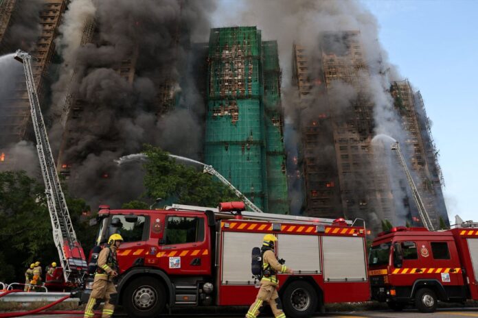 1764152571-324b230694b4bd7c5273881aa499c610 হংকংয়ে কয়েকটি বহুতল ভবনে আগুন, বহু হতাহতের শঙ্কা