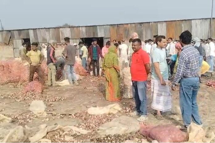 পিয়াজ আমদানিতে বাংলাদেশের নিষেধাজ্ঞা, বিপাকে ভারতের ব্যবসায়ীরা