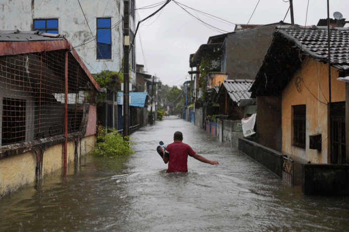 শ্রীলঙ্কায় ঘূর্ণিঝড়ের আঘাতে মৃতের সংখ্যা বেড়ে ১৫৩, নিখোঁজ ১৯১