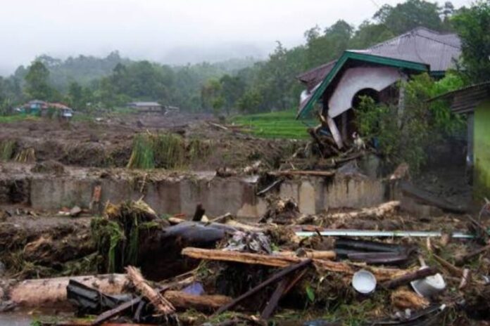 1764522826-71d4d49da0e064f2d45ca08a8530966a ইন্দোনেশিয়ায় ভয়াবহ বন্যা, এখনো নিখোঁজ ৪০০ জন