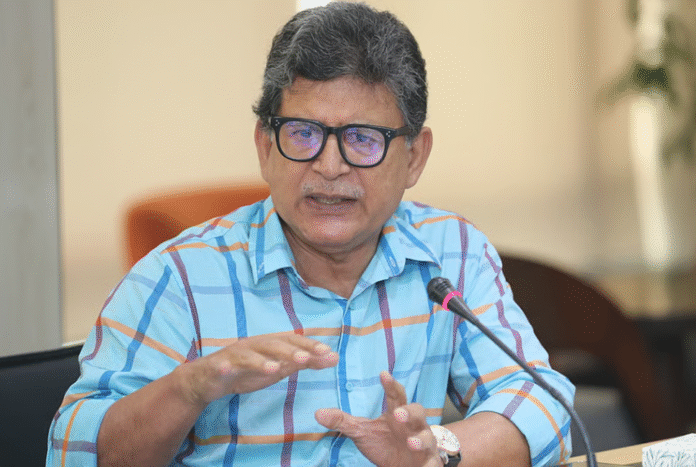 1764559701-f7fec265545e4820882ed465196371b7 কর্মসংস্থান সৃষ্টিতে উল্টো পথে দেশ : ড. হোসেন জিল্লুর