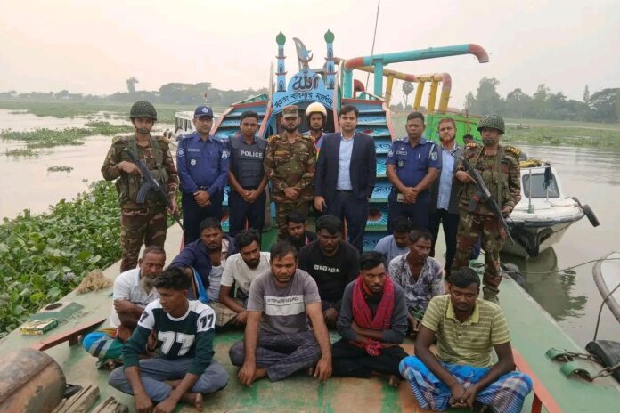 1764642407-de2c84454fc897446a870d4dcea981ed মুন্সীগঞ্জে অবৈধ বালু উত্তোলন, ৫ লাখ টাকা জরিমানা