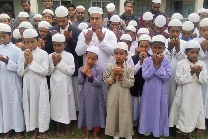 খালেদা জিয়ার সুস্থতা কামনায় ঝালকাঠিতে দোয়া মাহফিল