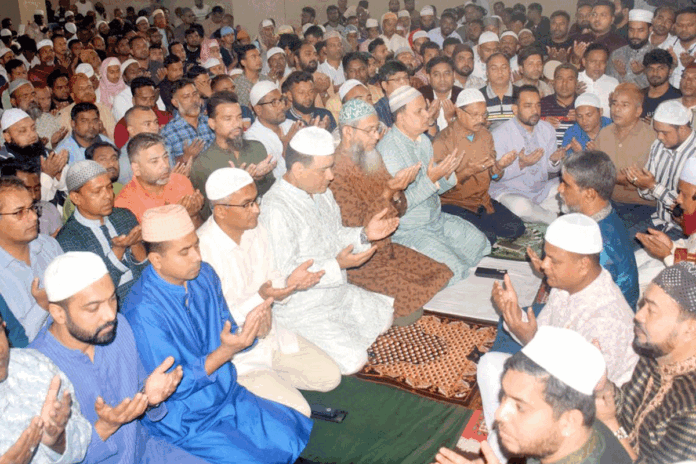 খালেদা জিয়ার সুস্থতা কামনায় বগুড়ায় যুবদলের দোয়া মাহফিল