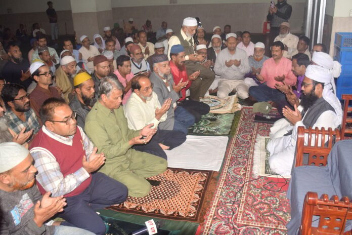 1764679537-30e62fddc14c05988b44e7c02788e187 খালেদা জিয়ার সুস্থতা কামনায় সাংবাদিক ইউনিয়ন বগুড়ার দোয়া মাহফিল