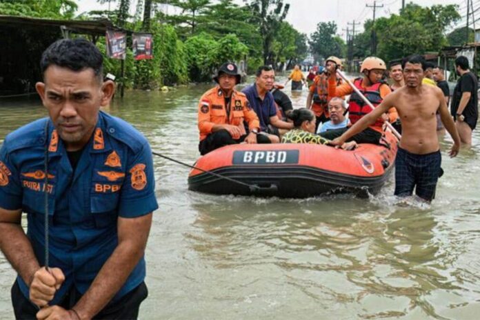 1764687079-8135ee92ef6b164bc40de937969e10bc ইন্দোনেশিয়ায় বন্যায় মৃত্যু বেড়ে ৭১২, নিখোঁজ পাঁচ শতাধিক