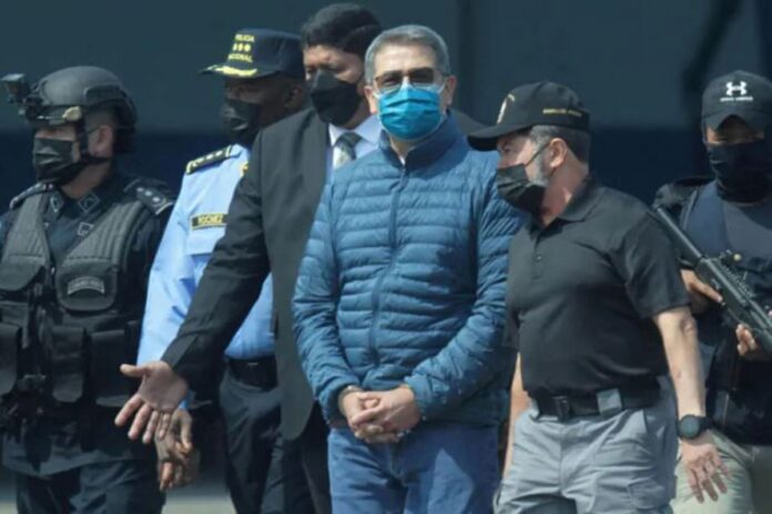 1764690053-3dffaa9c0b762213d80b832f345f5886 ট্রাম্পের ক্ষমা, মার্কিন কারাগার থেকে মুক্তি পেলেন হন্ডুরাসের সাবেক প্রেসিডেন্ট