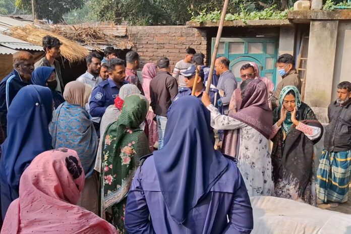 1764740556-86fd4e2d2bd98b8b69279feff366ed30 জয়পুরহাটে দুর্বৃত্তদের আঘাতে ফুফু নিহত, ভাতিজি আহত