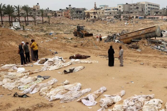 1764766344-12cbdd828df5d23a476d45219ac167b5 হত্যার পর বুলডোজার দিয়ে বালি চাপা, গাজায় নতুন গণকবরের সন্ধান