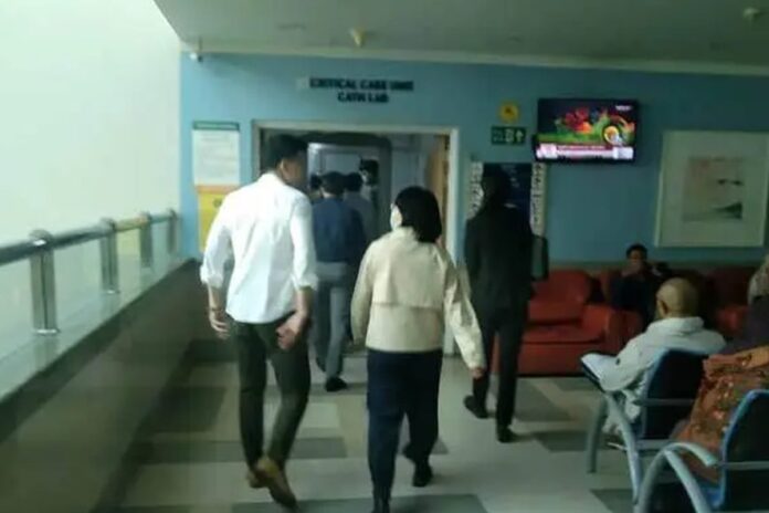 খালেদা জিয়ার চিকিৎসায় এভারকেয়ারের সিসিইউতে চীনের মেডিকেল টিম