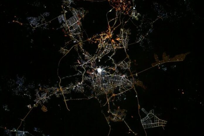 মহাকাশ থেকে তোলা ছবিতেও ঝলমল করছে পবিত্র কাবা, মুগ্ধ নেট দুনিয়া