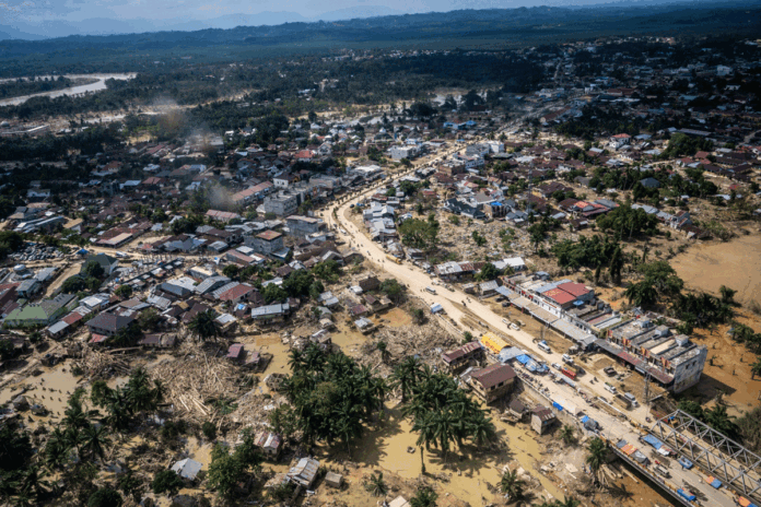 ইন্দোনেশিয়ায় মৃত বেড়ে ৮৪৬, এতো ভয়াবহ বন্যার কারণ কী?
