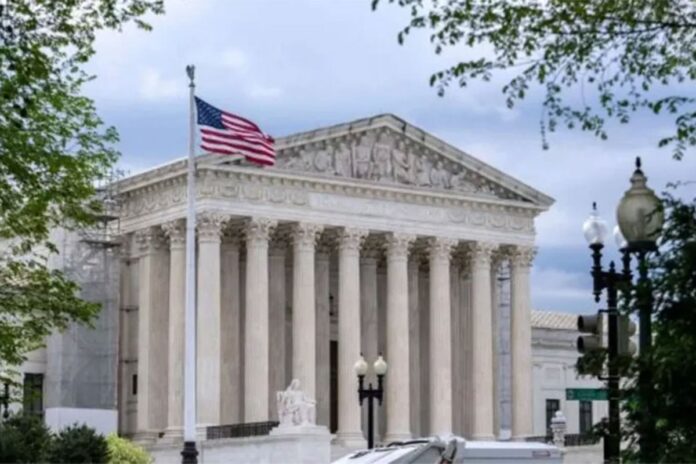 1764998397-7711c2a8d982c469c930a05505b3515b জন্মসূত্রে নাগরিকত্ব নিয়ে শুনানিতে সম্মত যুক্তরাষ্ট্রের সুপ্রিম কোর্ট