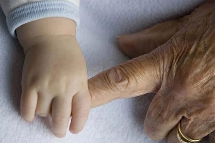 শীতে শিশু ও বয়স্কদের জন্য বাড়তি যত্ন নেওয়ার আহ্বান