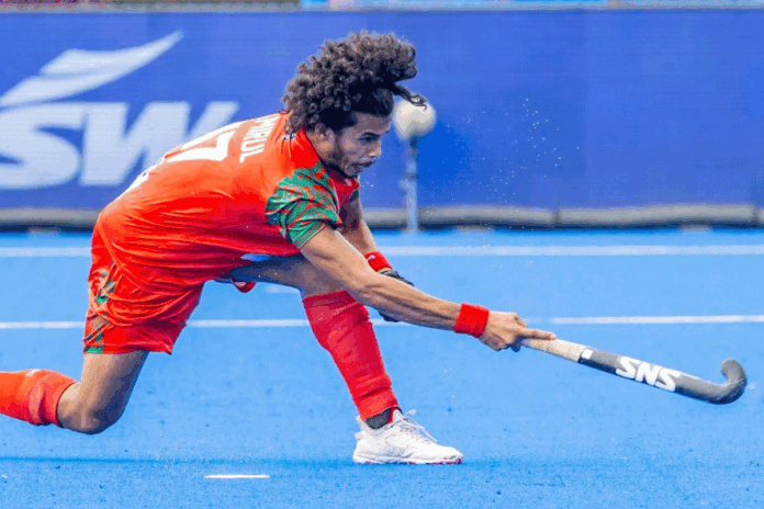 1765030046-b4028a94b255f1e2b9bb6e172b05f60b আমিরুলের হ্যাটট্রিক হকি বিশ্বকাপে জয় পেল বাংলাদেশ