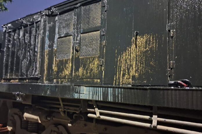 1765035771-be0686ca62cd4c41bffd8228738672f0 তিন ঘণ্টা পর ঢাকা-ময়মনসিংহ ট্রেন চলাচল শুরু