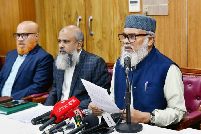 1765102741-e0be56c0460756f2095682a94a684527 বায়তুল মোকাররম মসজিদে ইবাদতবান্ধব ধর্মীয় আবহ তৈরি হয়েছে: ধর্ম উপদেষ্টা