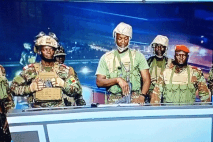 1765103651-bde7cf9049e122a728d29f2213bb2b67 বেনিনে অভ্যুত্থানে প্রেসিডেন্টকে উৎখাতের দাবি একদল সৈন্যের