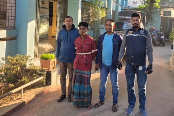 1765119055-ab01799ad59b8cad55dc62ea55e139f9 অটোরিকশা ছিনতাইয়ের জন্যই খুন, ৭ বছর পর ধরা পড়ল আসামি হৃদয়