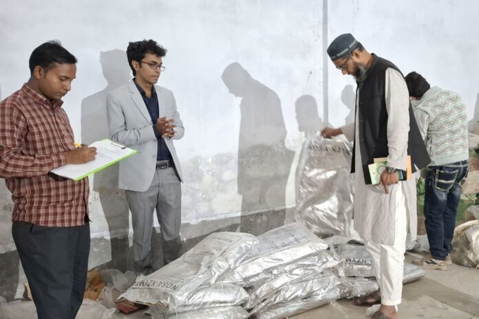 1765120755-ad7b3e473e7c1ed96d553a6fc8a30899 নওগাঁয় নকল মাছের ঔষধ কারখানা সিলগালা, মালামাল জব্দ