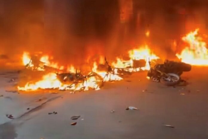 1765125989-8b41cffb0976c05c4a582591d25a49d9 কালিয়াকৈরে বিএনপির দুই গ্রুপের সংঘর্ষ, মোটরসাইকেলে অগ্নিসংযোগ