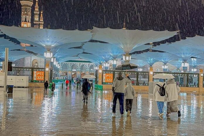 ভারি বৃষ্টির শঙ্কায় সোমবার মদিনার সব স্কুলে সশরীরে ক্লাস বন্ধ