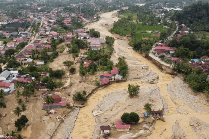 1765173259-40af9ca5d4af4f53bc05e0396f2436f0 বন্যায় বিপর্যস্ত ইন্দোনেশিয়া-শ্রীলঙ্কা