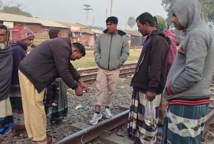 1765199605-e90854a4e707efd523a219c542b128ab নলডাঙ্গায় অতিরিক্ত শীতে রেললাইনে ফাটল