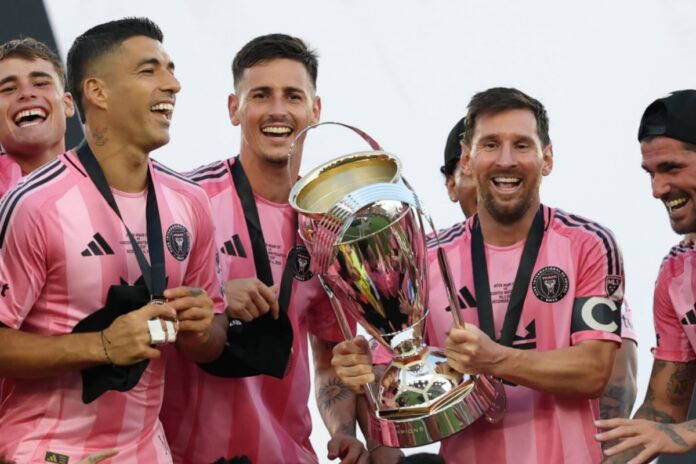 1765205681-2fd818d291c8f09fe037c8b2051c99af মেসি রূপকথার রেশ লেগে থাকলো মায়ামিতে