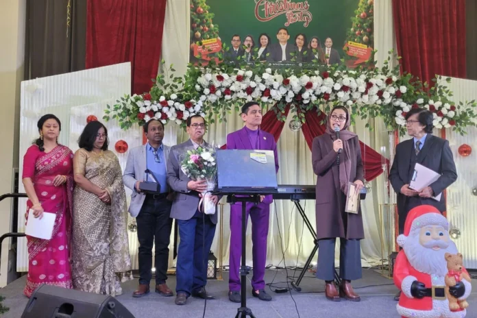 1765261276-9876c9a3f300f29c8ee619765c1ad768 টরন্টোয় ‘সূর্য ল’র জমকালো ক্রিসমাস পার্টি