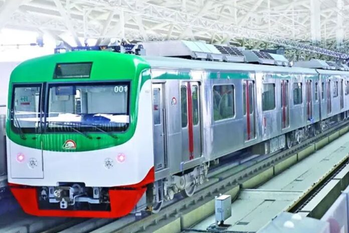 1765261952-1c69016e7effb0bdb8a7853ee0360574 চাকরি বিধিমালা প্রণয়নের দাবিতে মেট্রোরেল কর্মচারীদের অবস্থান কর্মসূচি