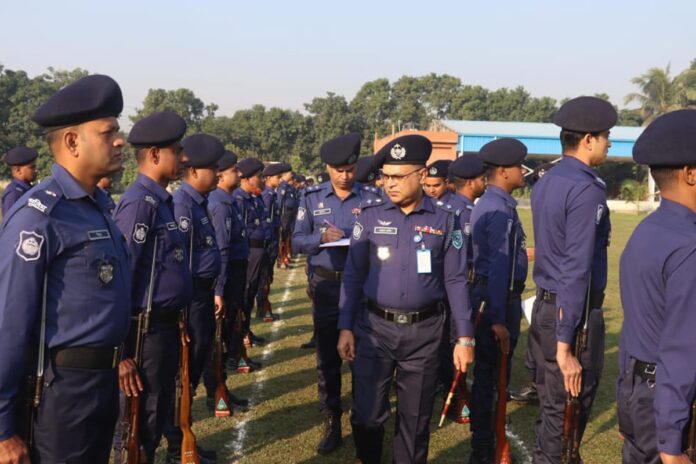 1765286168-ae566253288191ce5d879e51dae1d8c3 কুড়িগ্রামে জেলা পুলিশের মাস্টার প্যারেড