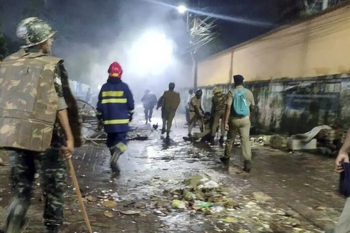 1765287084-8df7b73a7820f4aef47864f2a6c5fccf নারীর মৃত্যু ঘিরে রণক্ষেত্র ওড়িশা: দেড় শতাধিক বাড়িতে অগ্নিসংযোগ, ইন্টারনেট বন্ধ