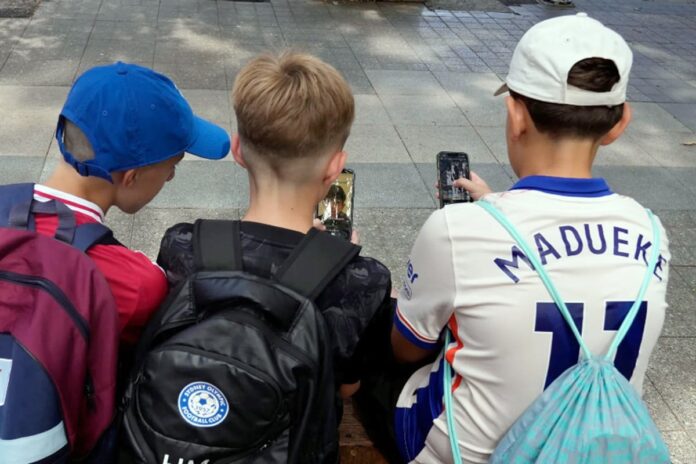 1765302733-c0276f7ce0aad982fd075ff988e456c1 সকালে ঘুম ভেঙে অস্ট্রেলিয়ার লাখো শিশু দেখবে তাদের ‘আইডি’ আর নেই