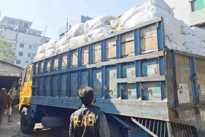 বগুড়ায় অভিযানে পলিথিন জব্দ, তিনজনের কারাদণ্ড