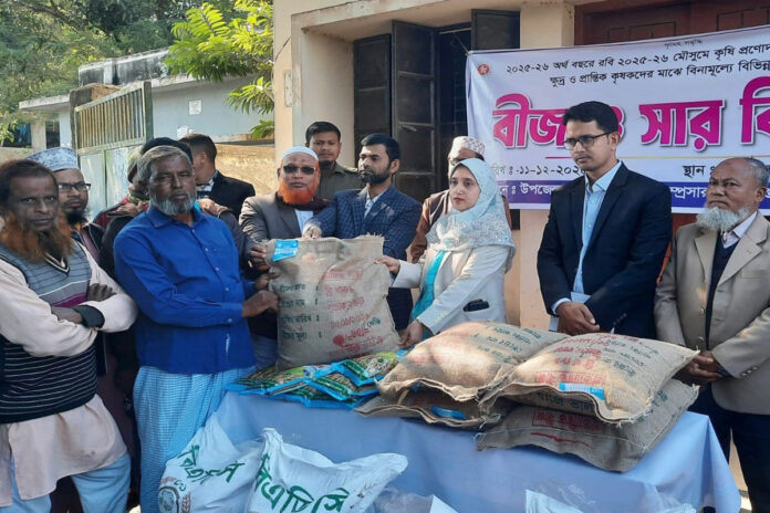 সুন্দরগঞ্জে কৃষকদের মাঝে বিনামূল্যে বীজ ও সার বিতরণ