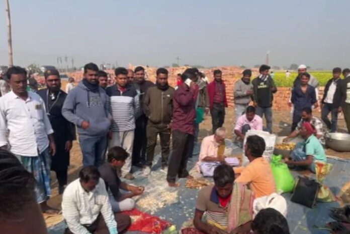 1765539011-18e2999891374a475d0687ca9f989d83 পশ্চিমবঙ্গের নির্মাণাধীন বাবরি মসজিদে জুমার নামাজে মানুষের ঢল