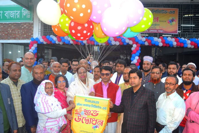 1765554596-e410654896da312ab1e22e7dfd87e87b বিষমুক্ত সবজি নিশ্চিতকরণে বগুড়ায় টিএমএসএসের কাঁচাবাজার