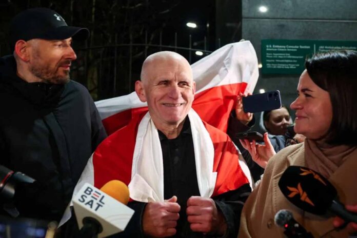 মার্কিন নিষেধাজ্ঞা প্রত্যাহারের পর ১২৩ বন্দিকে মুক্তি দিল বেলারুশ