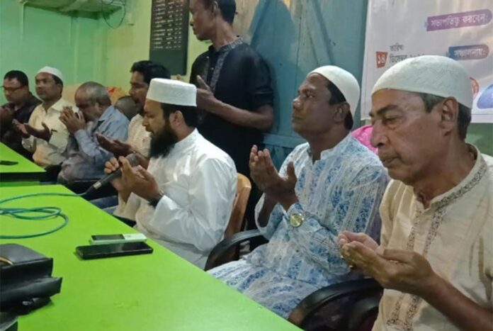 গাইবান্ধায় শ্রমিক ইউনিয়নের দোয়া মাহফিল