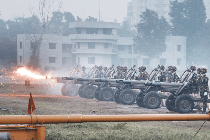 মহান বিজয় দিবসে সেনাবাহিনীর ৩১ বার তোপধ্বনিতে বীর শহীদদের প্রতি গান স্যালুট