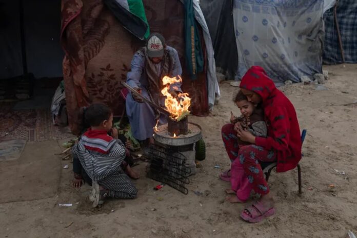 1765938605-673d93c7087364563a8ab4c628d087f0 শীতে গাজায় নবজাতকের মৃত্যু, ত্রাণ আটকে রাখায় পরিস্থিতি মারাত্মক