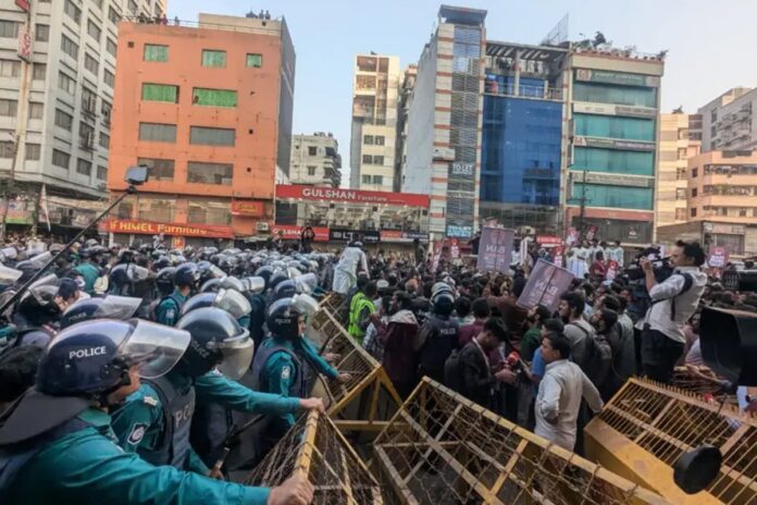 1765968242-4baec57019fc65bfb1cbb22afd88a496 ‘মার্চ টু ইন্ডিয়ান হাইকমিশন’ কর্মসূচিতে পুলিশের বাধা