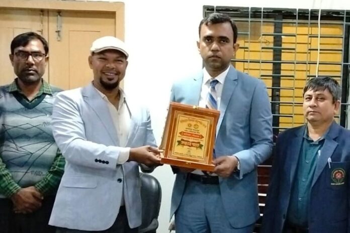 1765974592-cd3040ed94a3f7ab86a3bd9dab6fc668 টাইফয়েড টিকাদানে অসামান্য অবদান: গাইবান্ধা পৌরসভাকে সম্মাননা