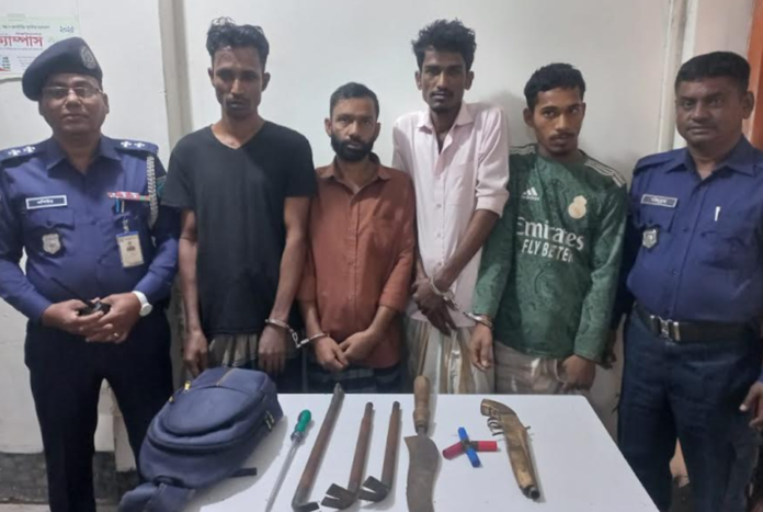 1765982961-4bcef96360cc175dc81a9366bee03b0d কেরানীগঞ্জে অস্ত্র ও ককটেলসহ চার ডাকাত গ্রেফতার