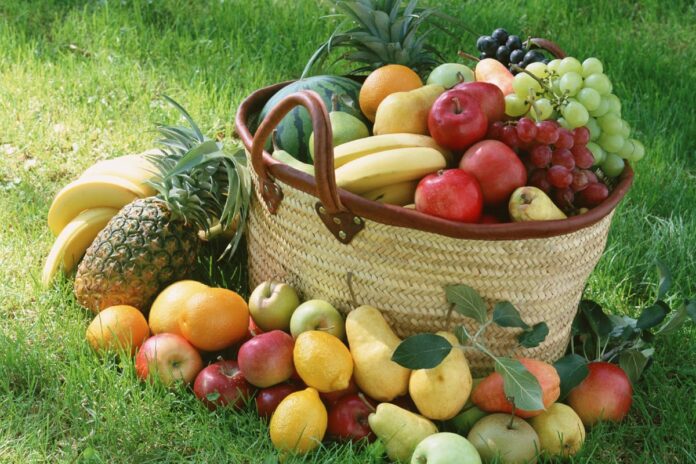 সকালে খালি পেটে ফল খাওয়া কি ক্ষতিকর?