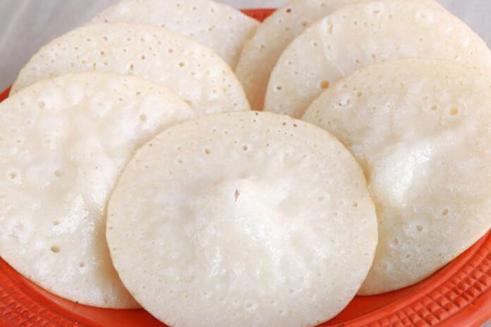 এই শীতে ঘরেই বানান মজাদার চিতই পিঠা