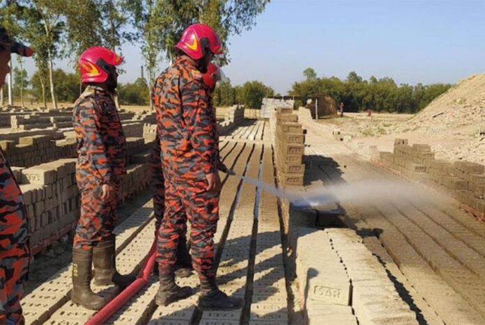 1766065952-794cdb9c73f8c687c66ee249c67e263a পঞ্চগড়ে অবৈধ ইটভাটায় অভিযান