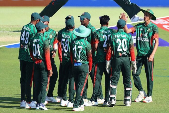 পাকিস্তানকে হারিয়ে টানা তৃতীয়বার ফাইনালে খেলার স্বপ্ন যুবাদের